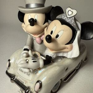 Disney Precious Moments Showcase Figurine Happily ever after wed cake topper